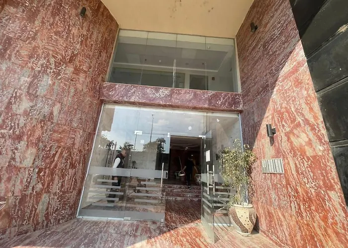 شقة فندقية تشطيب فاخر فى المهندسين على ڤيو نادى الزمالك